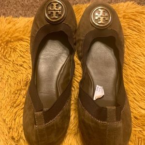 Tory Burch Carolina brown suede flats